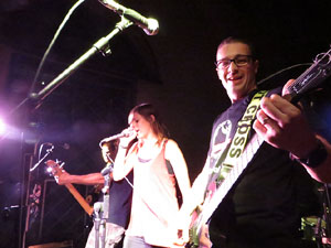 Fires 2017. Fires populars al carrer Ferreries Velles, amb música de The Joke i Sexy Toys