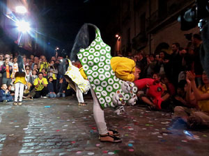 Fires 2017. Ballades de capgrossos, gegants i far&agrave;ndula a la pla&ccedil;a del Vi