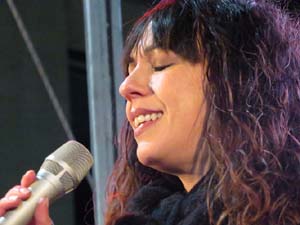 Girona10 2018. Concert de Sandra Fern i Nito Figueras a l'escenari de la pla&ccedil;a Catalunya