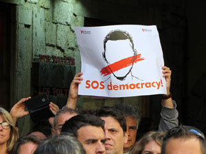 Concentració a la plaça del Vi en protesta per l'empresonament de Cuixart i Sánchez