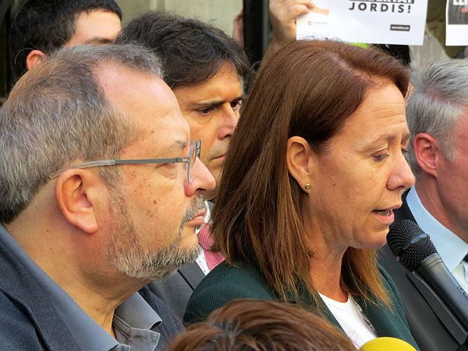 Concentració a la plaça del Vi en protesta per l'empresonament de Cuixart i Sánchez