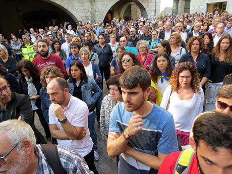 Concentració a la plaça del Vi en protesta per l'empresonament de Cuixart i Sánchez