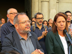 Concentraci&oacute; a la pla&ccedil;a del Vi en protesta per l'empresonament de Cuixart i S&aacute;nchez