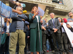Concentraci&oacute; a la pla&ccedil;a del Vi en protesta per l'empresonament de Cuixart i S&aacute;nchez