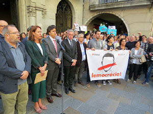 Concentraci&oacute; a la pla&ccedil;a del Vi en protesta per l'empresonament de Cuixart i S&aacute;nchez