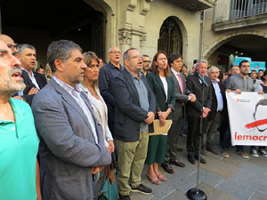 Concentraci&oacute; a la pla&ccedil;a del Vi en protesta per l'empresonament de Cuixart i S&aacute;nchez