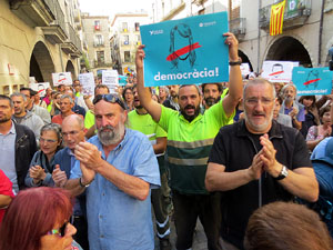 Concentraci&oacute; a la pla&ccedil;a del Vi en protesta per l'empresonament de Cuixart i S&aacute;nchez