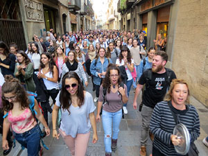 Concentraci&oacute; a la pla&ccedil;a del Vi en protesta per l'empresonament de Cuixart i S&aacute;nchez