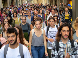 Concentraci&oacute; a la pla&ccedil;a del Vi en protesta per l'empresonament de Cuixart i S&aacute;nchez