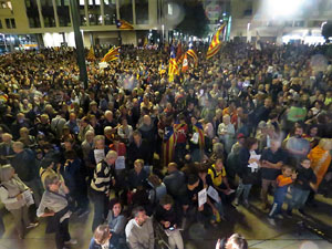 Concentraci&oacute; a la pla&ccedil;a de la Constituci&oacute; en protesta per l'empresonament de Cuixart i S&aacute;nchez