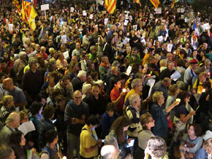 Concentraci&oacute; a la pla&ccedil;a de la Constituci&oacute; en protesta per l'empresonament de Cuixart i S&aacute;nchez