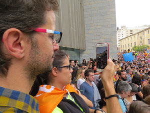 Manifestaci&oacute; 'Els col&middot;legis, sempre nostres!' davant la seu de la Generalitat de Catalunya