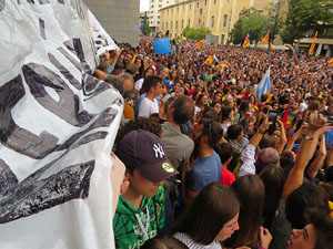 Manifestaci&oacute; 'Els col&middot;legis, sempre nostres!' davant la seu de la Generalitat de Catalunya
