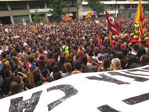 Manifestaci&oacute; 'Els col&middot;legis, sempre nostres!' davant la seu de la Generalitat de Catalunya