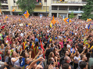 Manifestaci&oacute; 'Els col&middot;legis, sempre nostres!' davant la seu de la Generalitat de Catalunya