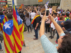 Manifestació 'Els col·legis, sempre nostres!' davant la seu de la Generalitat de Catalunya