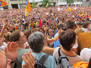Manifestaci&oacute; 'Els col&middot;legis, sempre nostres!' davant la seu de la Generalitat de Catalunya