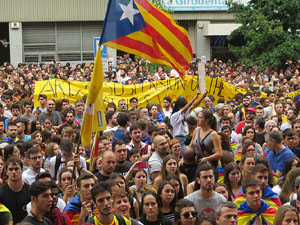 Manifestaci&oacute; 'Els col&middot;legis, sempre nostres!' davant la seu de la Generalitat de Catalunya