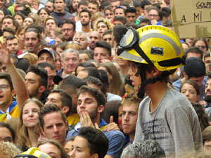 Manifestaci&oacute; 'Els col&middot;legis, sempre nostres!' davant la seu de la Generalitat de Catalunya