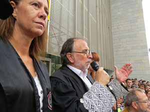 Manifestaci&oacute; 'Els col&middot;legis, sempre nostres!' davant la seu de la Generalitat de Catalunya