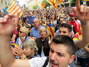 Manifestaci&oacute; 'Els col&middot;legis, sempre nostres!' davant la seu de la Generalitat de Catalunya