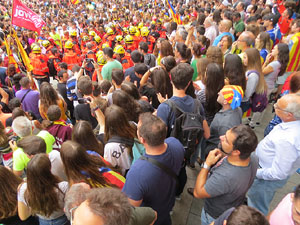 Manifestaci&oacute; 'Els col&middot;legis, sempre nostres!' davant la seu de la Generalitat de Catalunya