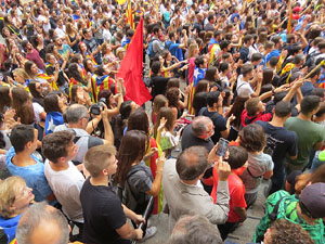 Manifestaci&oacute; 'Els col&middot;legis, sempre nostres!' davant la seu de la Generalitat de Catalunya