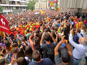 Manifestaci&oacute; 'Els col&middot;legis, sempre nostres!' davant la seu de la Generalitat de Catalunya