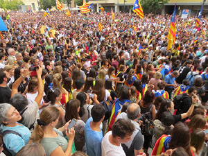 Manifestaci&oacute; 'Els col&middot;legis, sempre nostres!' davant la seu de la Generalitat de Catalunya