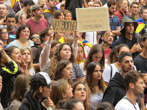 Manifestaci&oacute; 'Els col&middot;legis, sempre nostres!' davant la seu de la Generalitat de Catalunya