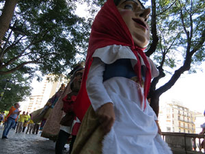 Marat&oacute; per la democr&agrave;cia. Cercavila dels gegants i capgrossos de Girona