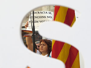 Marat&oacute; per la democr&agrave;cia. Concentraci&oacute; i parlaments a la pla&ccedil;a del Vi