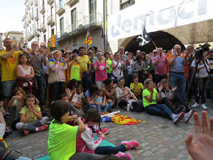 Marat&oacute; per la democr&agrave;cia. Concentraci&oacute; i parlaments a la pla&ccedil;a del Vi
