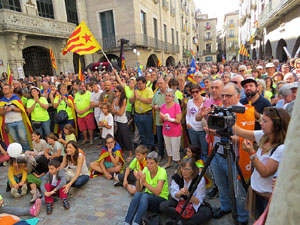 Marat&oacute; per la democr&agrave;cia. Concentraci&oacute; i parlaments a la pla&ccedil;a del Vi