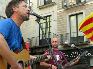 Marat&oacute; per la democr&agrave;cia. Concentraci&oacute; i parlaments a la pla&ccedil;a del Vi