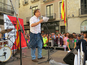 Marat&oacute; per la democr&agrave;cia. Concentraci&oacute; i parlaments a la pla&ccedil;a del Vi