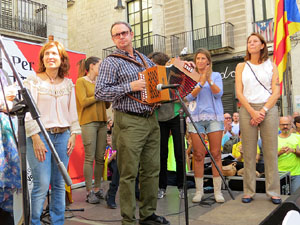 Marat&oacute; per la democr&agrave;cia. Concentraci&oacute; i parlaments a la pla&ccedil;a del Vi
