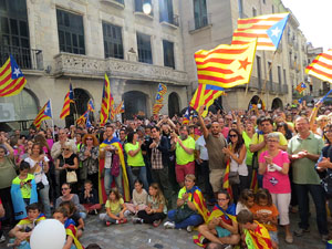 Marat&oacute; per la democr&agrave;cia. Concentraci&oacute; i parlaments a la pla&ccedil;a del Vi
