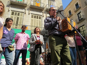 Marat&oacute; per la democr&agrave;cia. Concentraci&oacute; i parlaments a la pla&ccedil;a del Vi