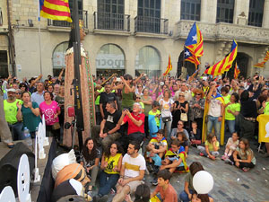 Marat&oacute; per la democr&agrave;cia. Concentraci&oacute; i parlaments a la pla&ccedil;a del Vi