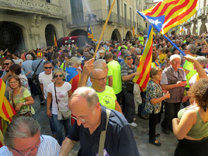 Marat&oacute; per la democr&agrave;cia. Concentraci&oacute; i parlaments a la pla&ccedil;a del Vi