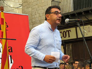 Marat&oacute; per la democr&agrave;cia. Concentraci&oacute; i parlaments a la pla&ccedil;a del Vi