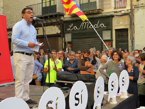 Marat&oacute; per la democr&agrave;cia. Concentraci&oacute; i parlaments a la pla&ccedil;a del Vi