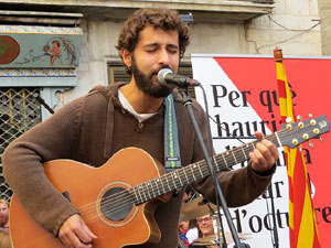 Marat&oacute; per la democr&agrave;cia. Concentraci&oacute; i parlaments a la pla&ccedil;a del Vi