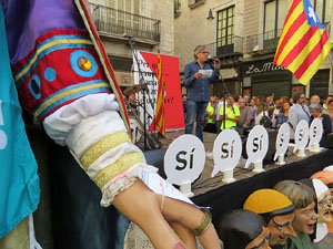 Marat&oacute; per la democr&agrave;cia. Concentraci&oacute; i parlaments a la pla&ccedil;a del Vi