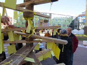 Nadal 2017. L'Arbre dels desitjos de Llibertat a la pla&ccedil;a Miquel de Palol