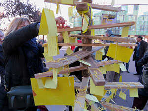 Nadal 2017. L'Arbre dels desitjos de Llibertat a la pla&ccedil;a Miquel de Palol