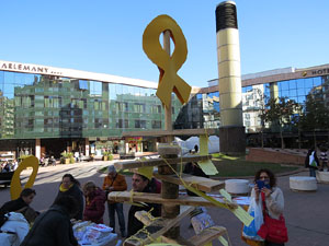Nadal 2017. L'Arbre dels desitjos de Llibertat a la pla&ccedil;a Miquel de Palol