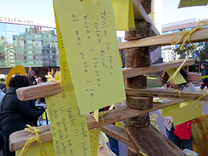 Nadal 2017. L'Arbre dels desitjos de Llibertat a la pla&ccedil;a Miquel de Palol