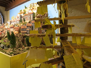 Nadal 2017. L'Arbre dels desitjos de Llibertat a la pla&ccedil;a Miquel de Palol